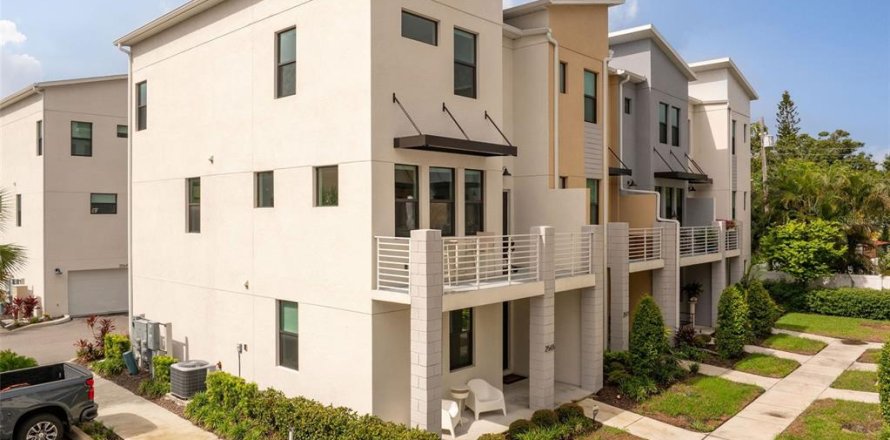 Touwnhouse à Saint Petersburg, Floride 3 chambres, 184.88 m2 № 1903031