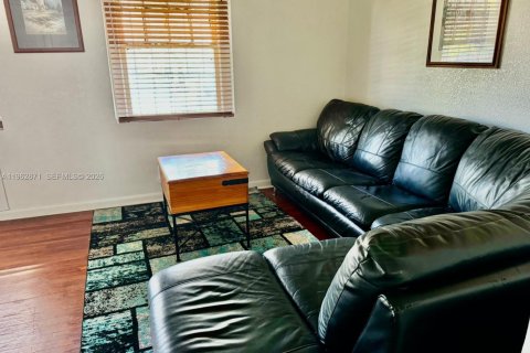 Villa ou maison à louer à Hollywood, Floride: 1 chambre № 2023935 - photo 5