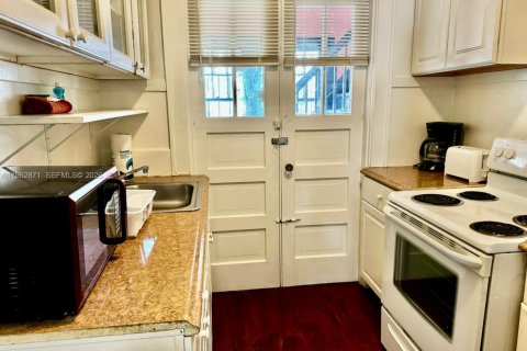 Villa ou maison à louer à Hollywood, Floride: 1 chambre № 2023935 - photo 2