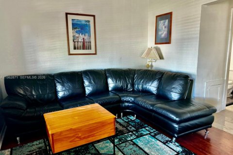 Villa ou maison à louer à Hollywood, Floride: 1 chambre № 2023935 - photo 6