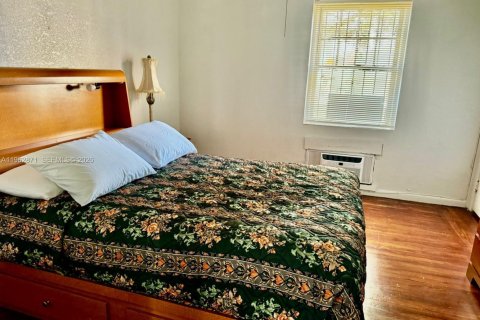 Villa ou maison à louer à Hollywood, Floride: 1 chambre № 2023935 - photo 9