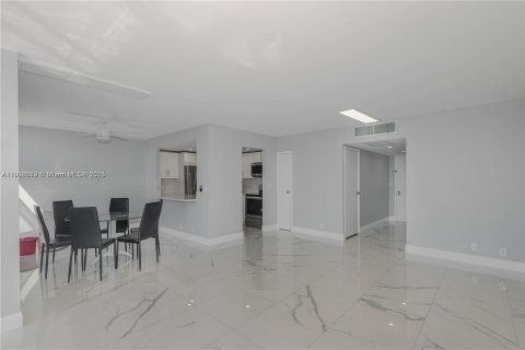 Condominio en venta en Aventura, Florida, 1 dormitorio, 96.43 m2 № 1967425 - foto 13