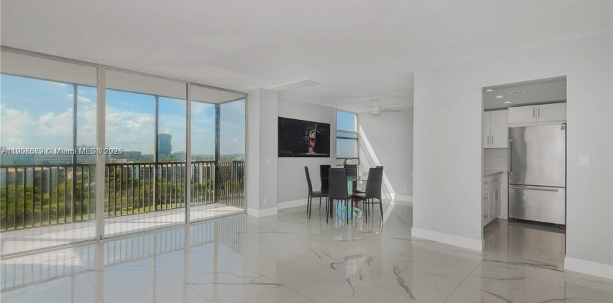 Condominio en Aventura, Florida, 1 dormitorio  № 1967425