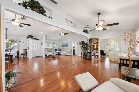 House in Mount Dora, Florida 3 bedrooms, 177.35 sq.m. № 2266744 - photo 7