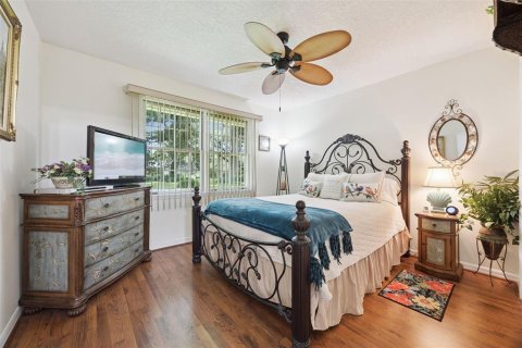 House in Mount Dora, Florida 3 bedrooms, 177.35 sq.m. № 2266744 - photo 17