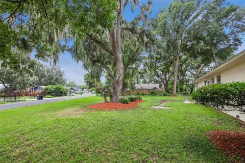 House in Mount Dora, Florida 3 bedrooms, 177.35 sq.m. № 2266744 - photo 22