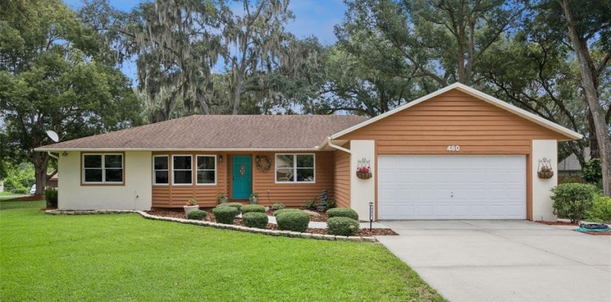 House in Mount Dora, Florida 3 bedrooms, 177.35 sq.m. № 2266744