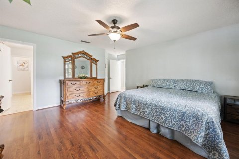 House in Mount Dora, Florida 3 bedrooms, 177.35 sq.m. № 2266744 - photo 14