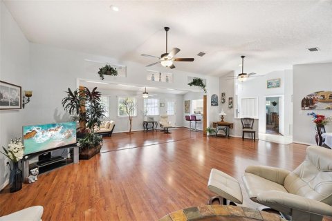 House in Mount Dora, Florida 3 bedrooms, 177.35 sq.m. № 2266744 - photo 28