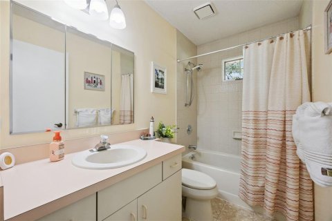 House in Mount Dora, Florida 3 bedrooms, 177.35 sq.m. № 2266744 - photo 19