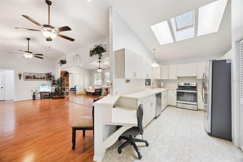 House in Mount Dora, Florida 3 bedrooms, 177.35 sq.m. № 2266744 - photo 9