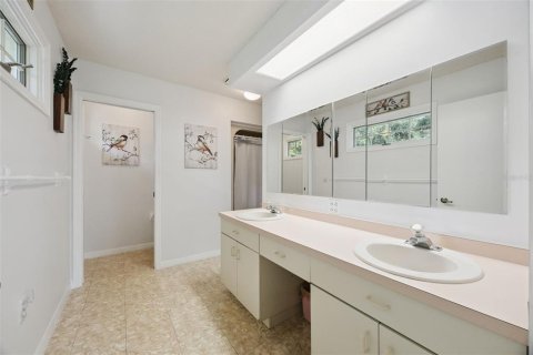 House in Mount Dora, Florida 3 bedrooms, 177.35 sq.m. № 2266744 - photo 15