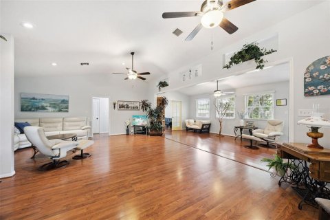 House in Mount Dora, Florida 3 bedrooms, 177.35 sq.m. № 2266744 - photo 29