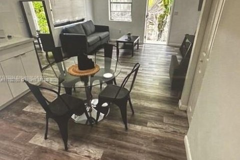 Commercial property in Miami, Florida № 1863704 - photo 14