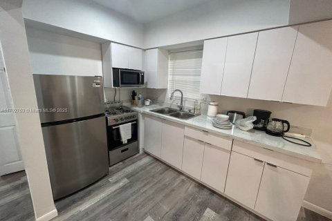 Commercial property in Miami, Florida № 1863704 - photo 24