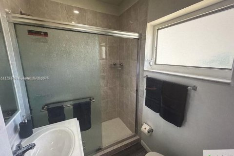 Commercial property in Miami, Florida № 1863704 - photo 10