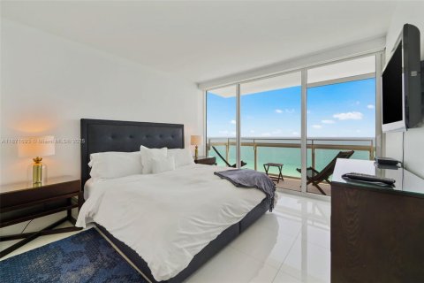 Condo in Miami Beach, Florida, 2 bedrooms  № 1920321 - photo 2