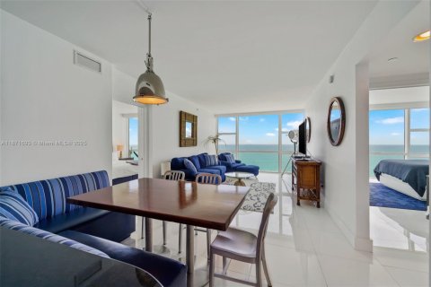 Condo in Miami Beach, Florida, 2 bedrooms  № 1920321 - photo 4