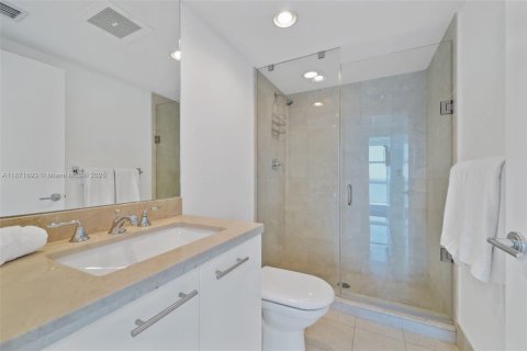 Condo in Miami Beach, Florida, 2 bedrooms  № 1920321 - photo 8
