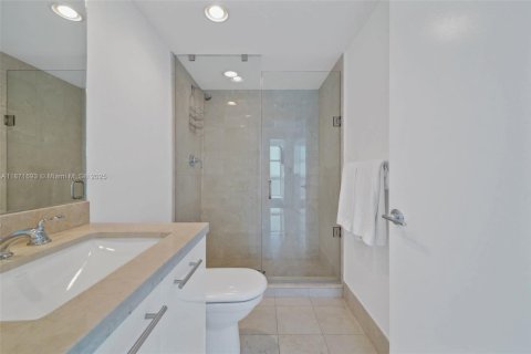 Condo in Miami Beach, Florida, 2 bedrooms  № 1920321 - photo 22