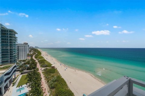 Condo in Miami Beach, Florida, 2 bedrooms  № 1920321 - photo 18