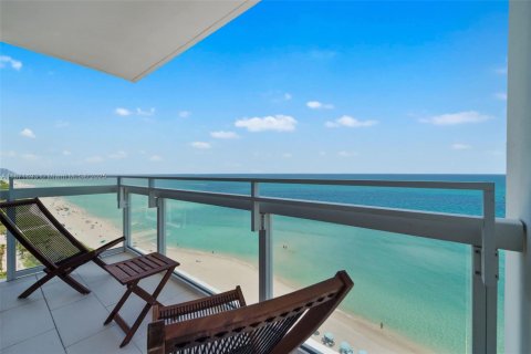 Condo in Miami Beach, Florida, 2 bedrooms  № 1920321 - photo 25