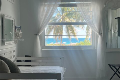 Condo in Miami Beach, Florida, 1 bedroom  № 1969799 - photo 16