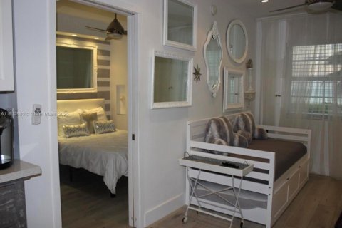 Condo in Miami Beach, Florida, 1 bedroom  № 1969799 - photo 10