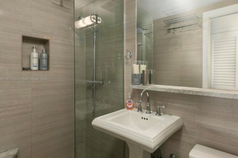Condo in Miami Beach, Florida, 1 bedroom  № 1969799 - photo 11