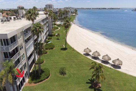 Condominio en venta en Saint Petersburg, Florida, 2 dormitorios, 106.84 m2 № 1750047 - foto 1