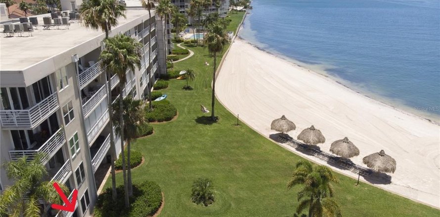 Condominio en Saint Petersburg, Florida, 2 dormitorios  № 1750047