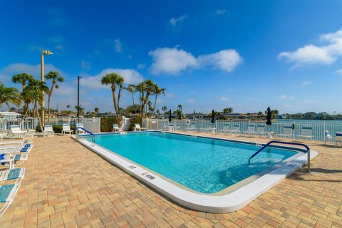 Copropriété à vendre à Saint Pete Beach, Floride: 2 chambres, 105.07 m2 № 1911314 - photo 27