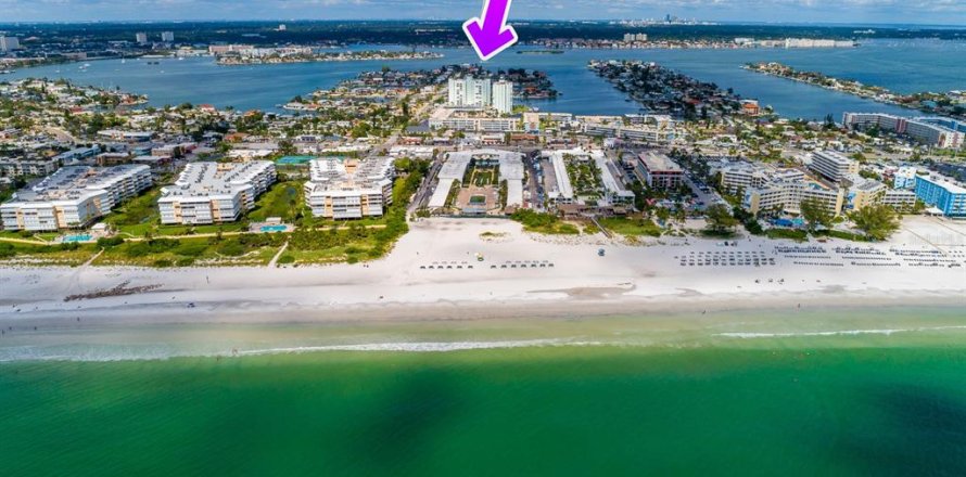 Condo in Saint Pete Beach, Florida, 2 bedrooms № 1911314