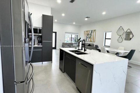 House in Weston, Florida 3 bedrooms, 144.56 sq.m. № 1799415 - photo 14