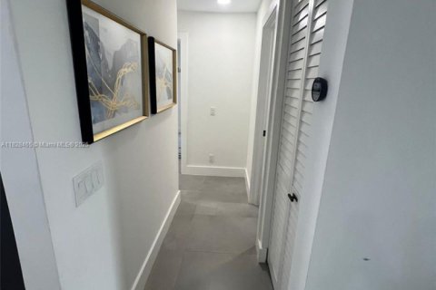 House in Weston, Florida 3 bedrooms, 144.56 sq.m. № 1799415 - photo 6