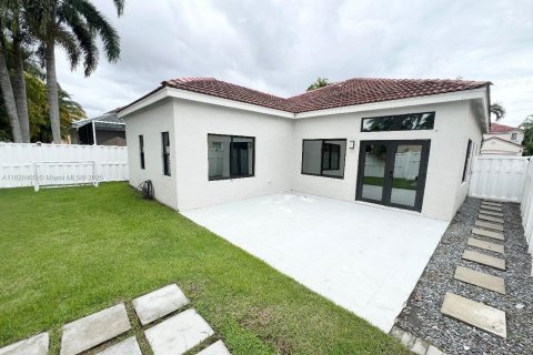 House in Weston, Florida 3 bedrooms, 144.56 sq.m. № 1799415 - photo 4