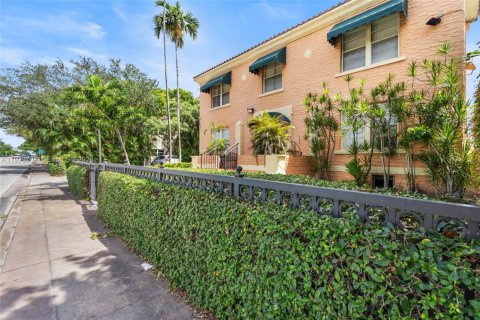 Propiedad comercial en venta en Coral Gables, Florida № 2046148 - foto 6