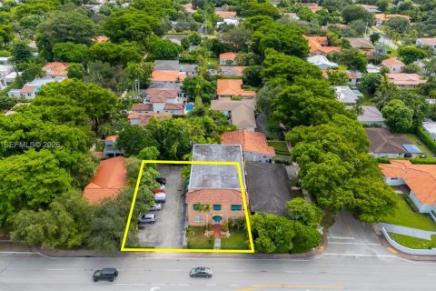 Propiedad comercial en venta en Coral Gables, Florida № 2046148 - foto 8