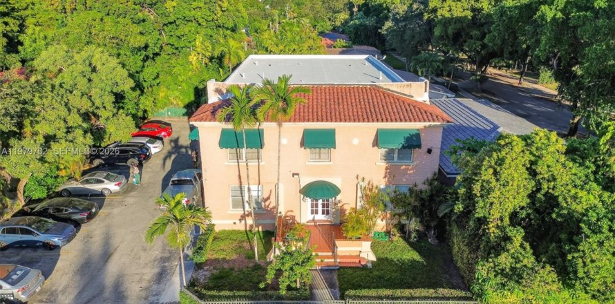 Propiedad comercial en Coral Gables, Florida № 2046148