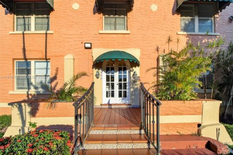 Propiedad comercial en venta en Coral Gables, Florida № 2046148 - foto 3