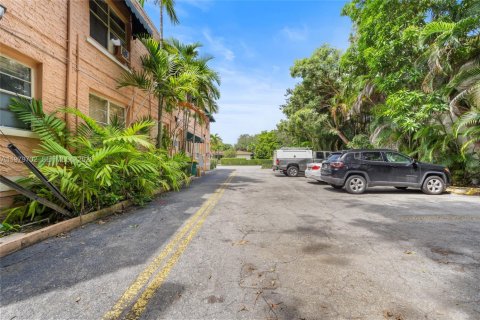 Propiedad comercial en venta en Coral Gables, Florida № 2046148 - foto 22