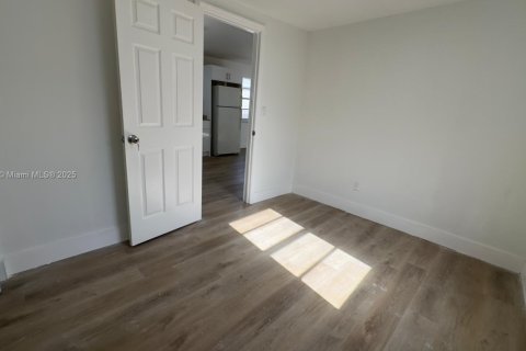 House in Miami, Florida 3 bedrooms, 62.43 sq.m. № 1850518 - photo 6