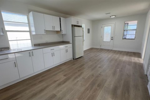 House in Miami, Florida 3 bedrooms, 62.43 sq.m. № 1850518 - photo 4