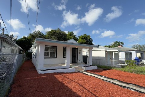 House in Miami, Florida 3 bedrooms, 62.43 sq.m. № 1850518 - photo 1