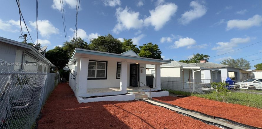 House in Miami, Florida 3 bedrooms, 62.43 sq.m. № 1850518