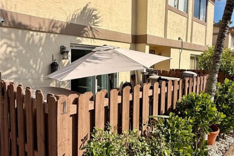 Купить таунхаус в Санрайз, Флорида 3 спальни, 104.33м2, № 2008461 - фото 25