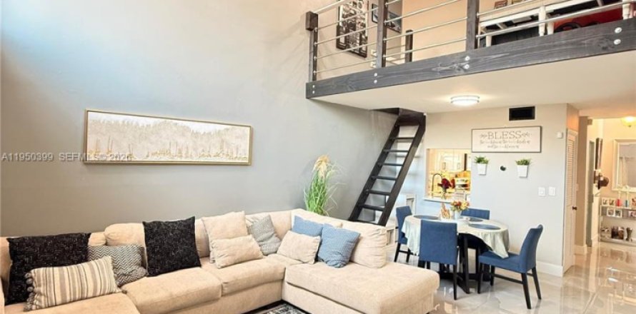 Таунхаус в Санрайз, Флорида 3 спальни, 104.33м2 № 2008461