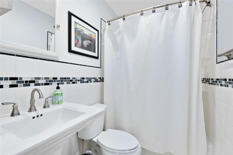 Propiedad comercial en alquiler en Orlando, Florida, 111.48 m2 № 1916490 - foto 5