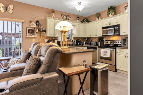 Touwnhouse à vendre à Miami Lakes, Floride: 3 chambres, 143.07 m2 № 2145984 - photo 15