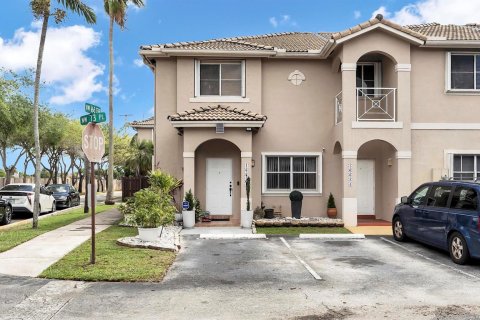 Touwnhouse à vendre à Miami Lakes, Floride: 3 chambres, 143.07 m2 № 2145984 - photo 2